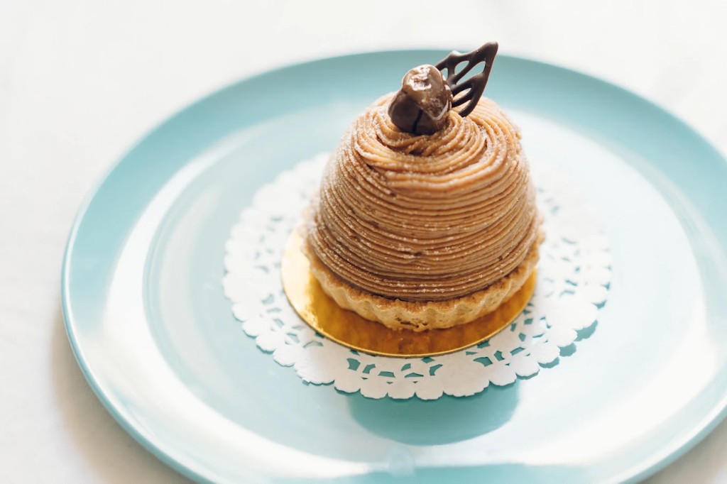Storefront of Bakery Nakamura at J-Town Japanese Shopping Centre with green awning